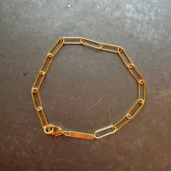 Charm Bar Bracelet 18k Gold Plated 7.5" featuring elongated chain links with a lobster clasp, elegant jewelry piece perfect for gifts and stylish decor accents.