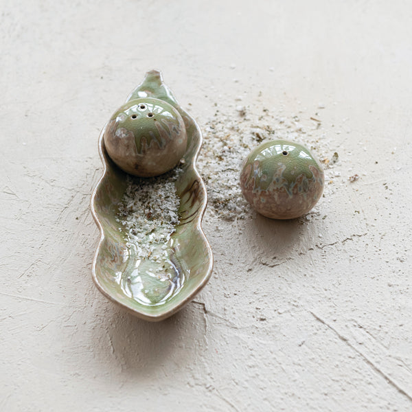 Peas in a Pod Shaped Salt & Pepper Shakers, Green