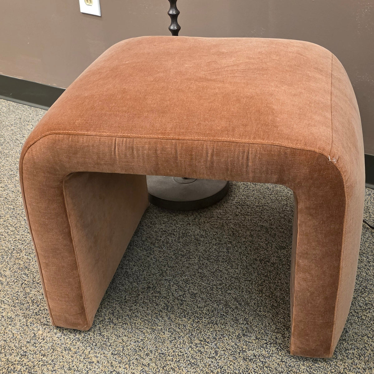 Niagara Ottoman, 25 x 20 x 19